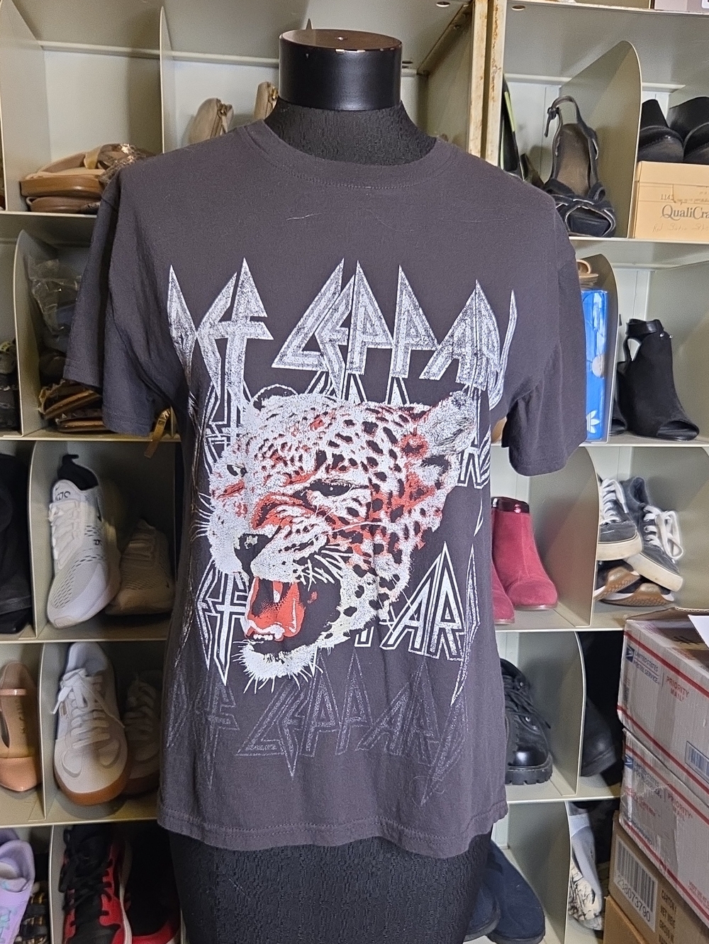 Def Leppard Black Short Sleeve Graphic Leopard Tee